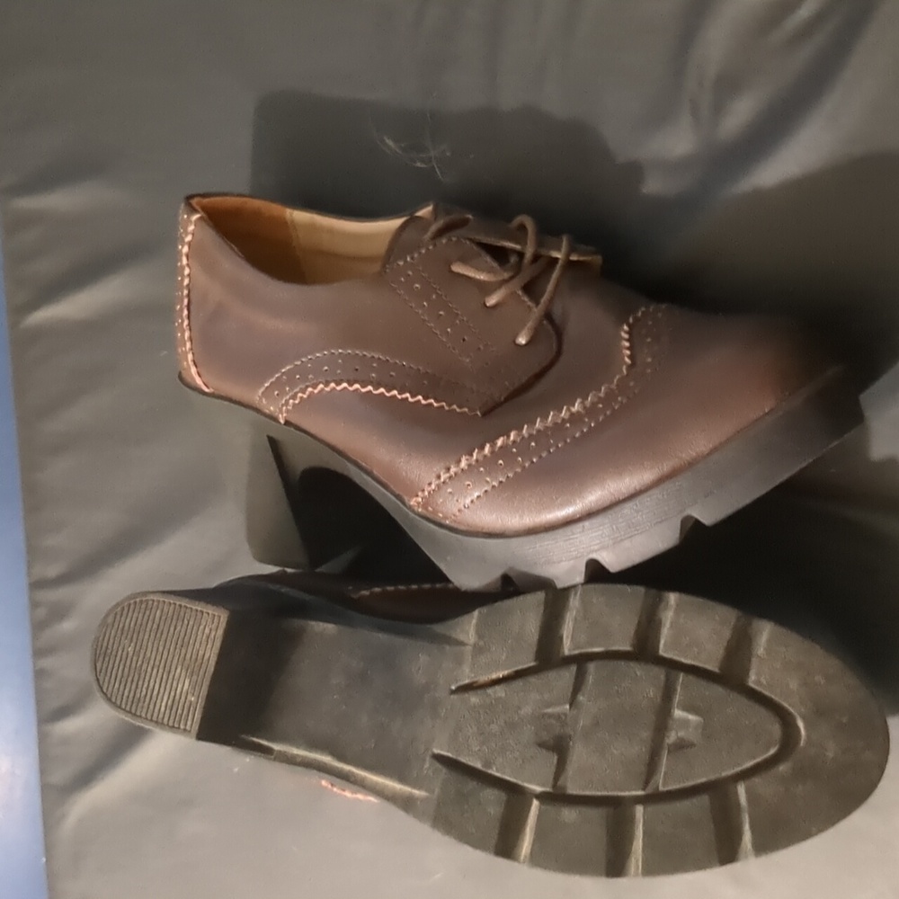 Chunky wingtip heels